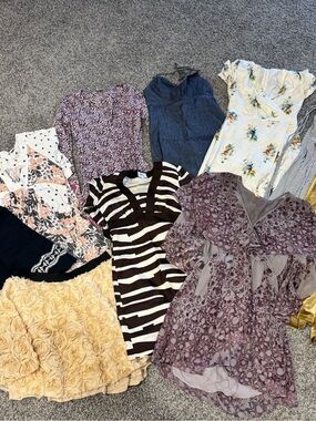 Women's ex small small 11 piece dress lot